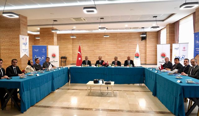 DİCLE KALKINMA AJANSI OLAĞAN YÖNETİM KURULU TOPLANTISI DÖNEM BAŞKANI VALİ KIZILKAYA BAŞKANLIĞINDA GERÇEKLEŞTİRİLDİ