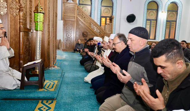 Vali Dr. Kemal Kızılkaya Regaip Kandili Programına Katıldı