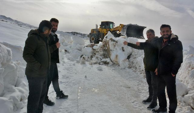 Siirt’te Tipiden Kapanan Köy Yolları Ulaşıma Açıldı