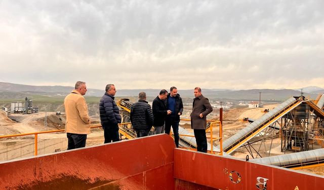 Siirt’teki Asfalt Tesisi Bölgeye Örnek Oldu