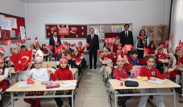 SİİRT’TE İKİNCİ DÖNEM “BAYRAK SEVGİSİ” TEMASIYLA BAŞLADI