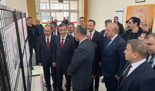 STSO Başkanı Güven Kuzu, Cumhurbaşkanı Yardımcısı Yılmaz ile Sergi Alanını Ziyaret Etti