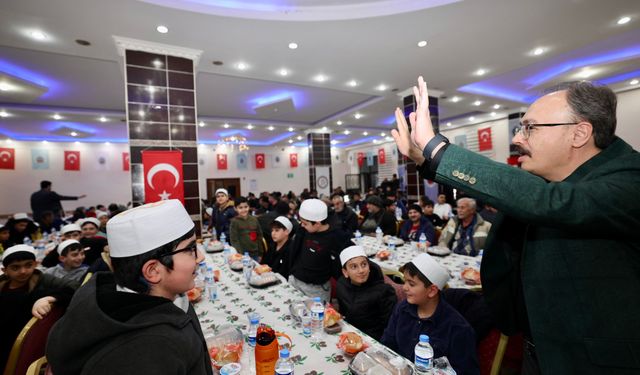 VALİ KIZILKAYA VATANDAŞLARLA İFTARDA BİR ARAYA GELDİ