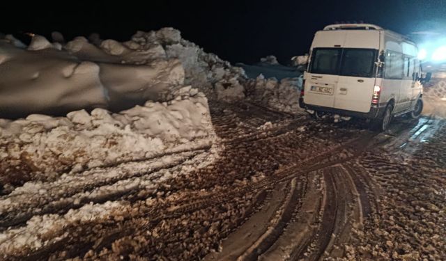 Siirt’te Kar ve Heyelan Alarmı: Mahsur Kalanlar Kurtarıldı, Yollar Açıldı