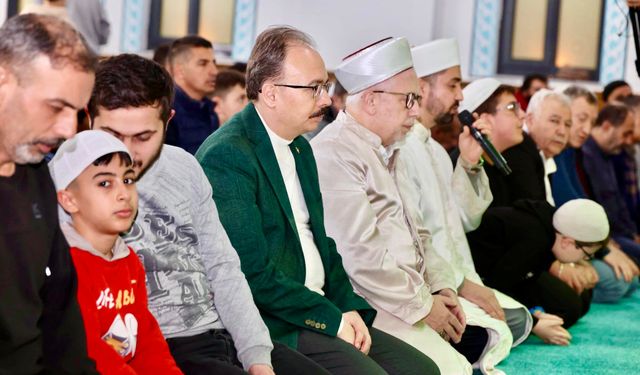 Vali Kızılkaya Kadir Gecesi’nde Vatandaşlarla Buluştu