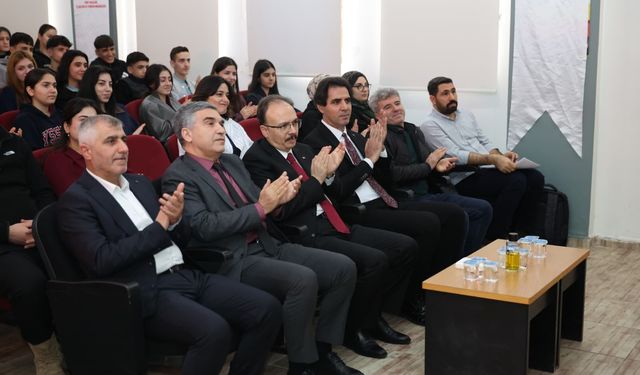 Vali Kızılkaya, Nevruz Konulu Konferansa Katıldı