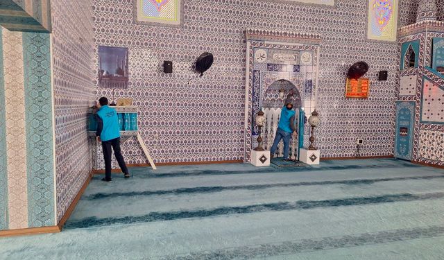 Siirt’te Camilerde Bahar Temizliği Başladı