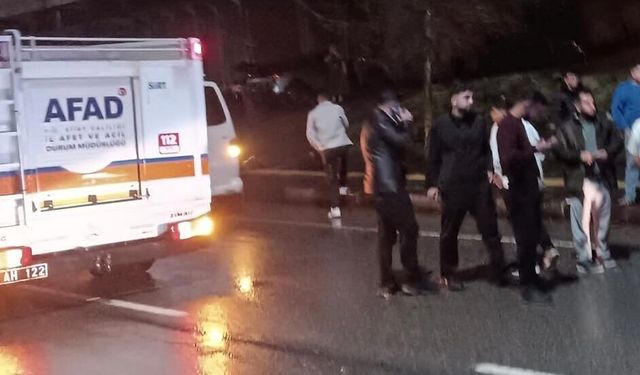 SİİRT’TE SIKIŞMALI TRAFİK KAZASI: 3 YARALI KURTARILDI