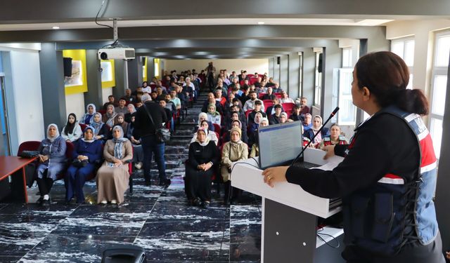 Siirt’te Jandarmadan 170 Veliye Bağımlılık Semineri