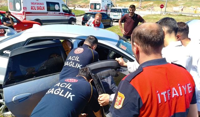 Siirt Çevre Yolunda İki Araç Çarpıştı: 6 Kişi Yaralandı