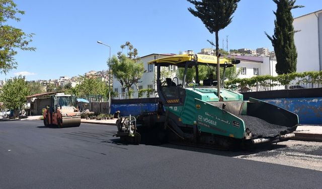 SİİRT’TE ULAŞIM KONFORUNU ARTIRAN ASFALT ÇALIŞMALARI ARALIKSIZ SÜRÜYOR