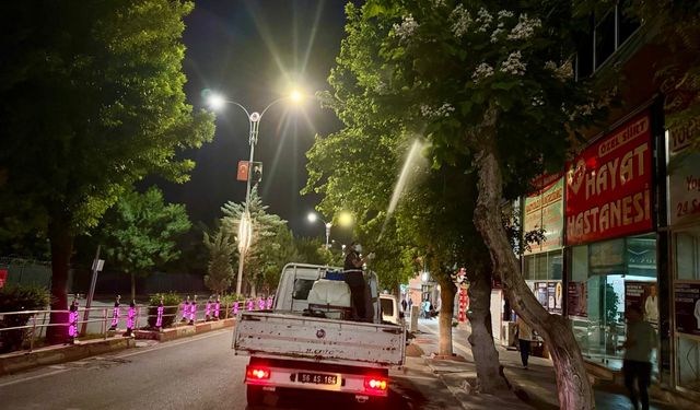 SİİRT'TE SİNEK, HAŞERE VE KENELERE KARŞI ETKİN MÜCADELE SÜRÜYOR..!