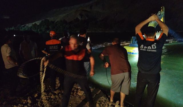 Kezer Çayı’nda Mahsur Kalan 18 Yaşındaki Genç AFAD Ekiplerince Kurtarıldı