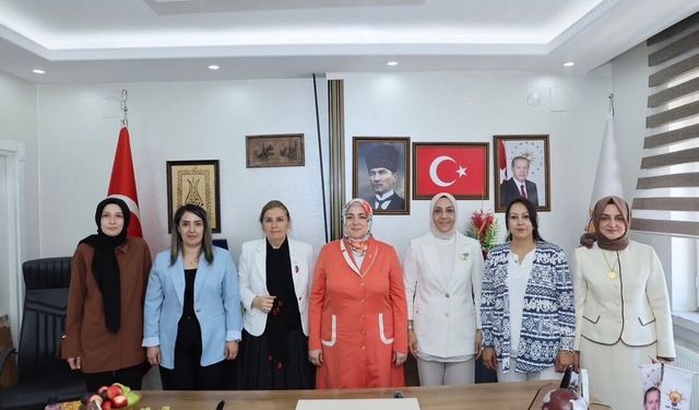 AK Parti Siirt Kadın Kolları Başkanı Betül Tuğba Mavi, Van’daki Teşkilat Programına Katıldı