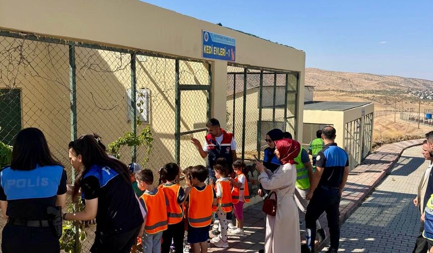 Siirt’te Öğrenciler Hayvanları Koruma Gününde Can Dostlarını Tanıdı