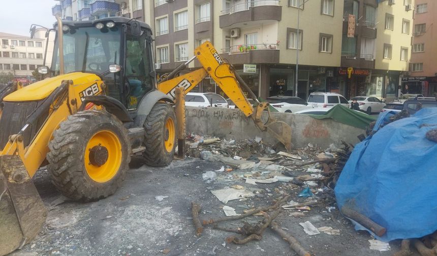 SİİRT BELEDİYESİNDEN KENT GENELİNDE YOĞUN TEMİZLİK ÇALIŞMASI!