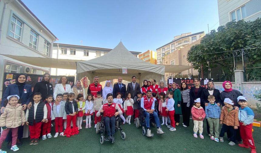 Emine Erdoğan Anaokulu Öğrencilerinden Filistin’e Sevgi Dolu Paketler