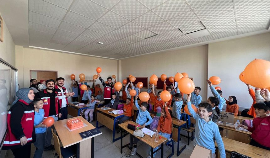 Minik Berat’a Moral Ziyareti