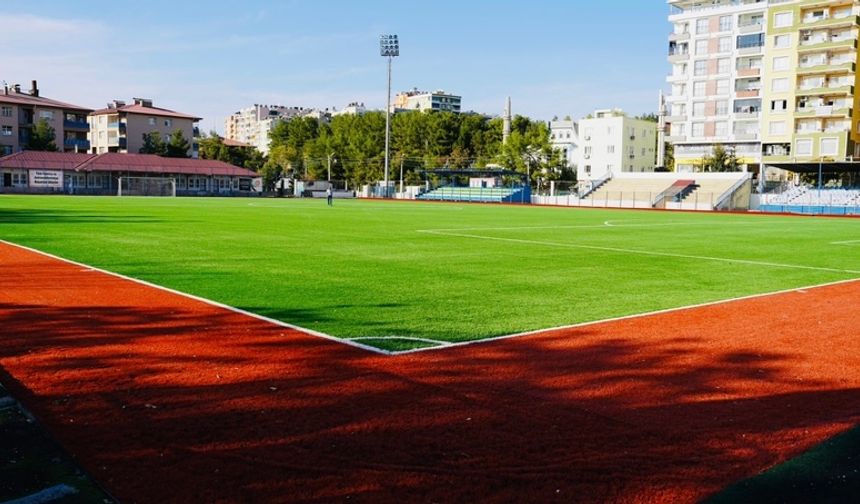 SİİRT 2 NOLU SENTETİK ÇİM SAHASI YENİLENEREK HİZMETE AÇILDI