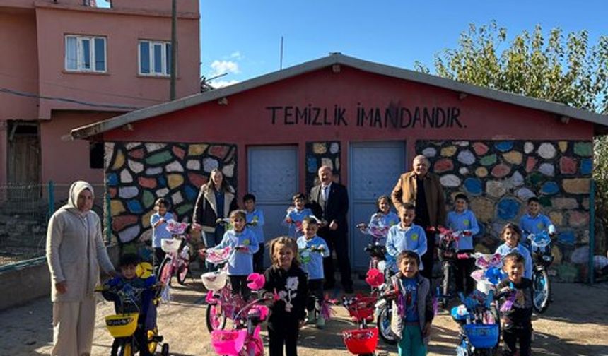 Siirt’te “Geleceğe Sayfa Çeviriyor” Projesi Kırsalda Yüzleri Güldürdü