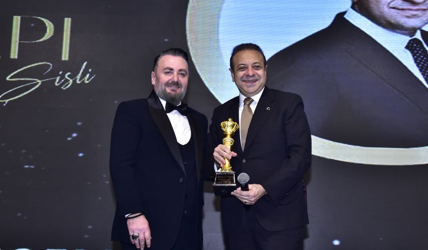 EGEMEN BAĞIŞ'A KÜRESEL İLETİŞİM VE DİPLOMASİ ÖDÜLÜ