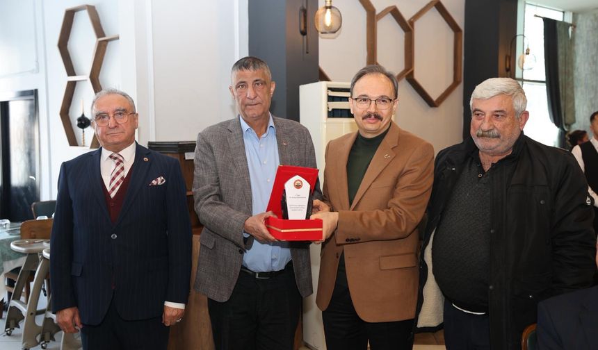 Türkiye Emekliler Derneği Siirt Şubesi, Vali Kızılkaya ile Yemekte Buluştu