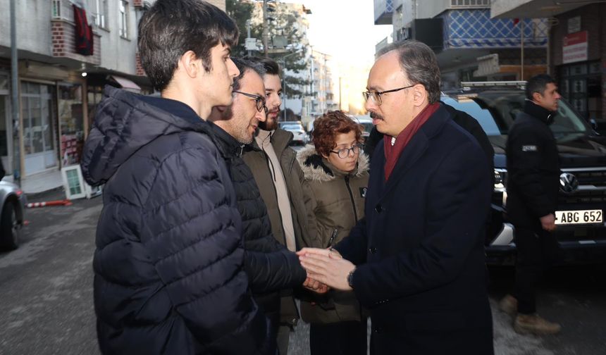 VALİ KIZILKAYA’DAN DOÇ. DR. UĞUR ERMAN’IN AİLESİNE TAZİYE ZİYARETİ