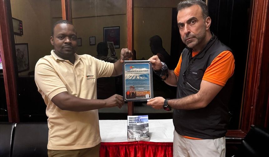 Dağcı Dr. İrfan Aksu, Kilimanjaro Zirvesine Rekor Niteliğinde Tırmanış Gerçekleştirdi