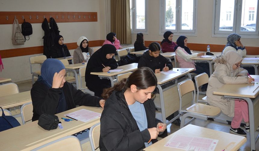 Siirt’te Çocuklar Ellerinden Tutularak Getirildi: Siyer Sınavında Duygulandıran Manzara