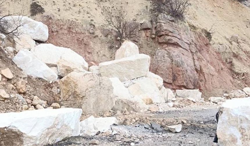 Siirt’te Aşırı Yağışların Vurduğu İlçelerde Seferberlik: Kapanan Yollar Açıldı