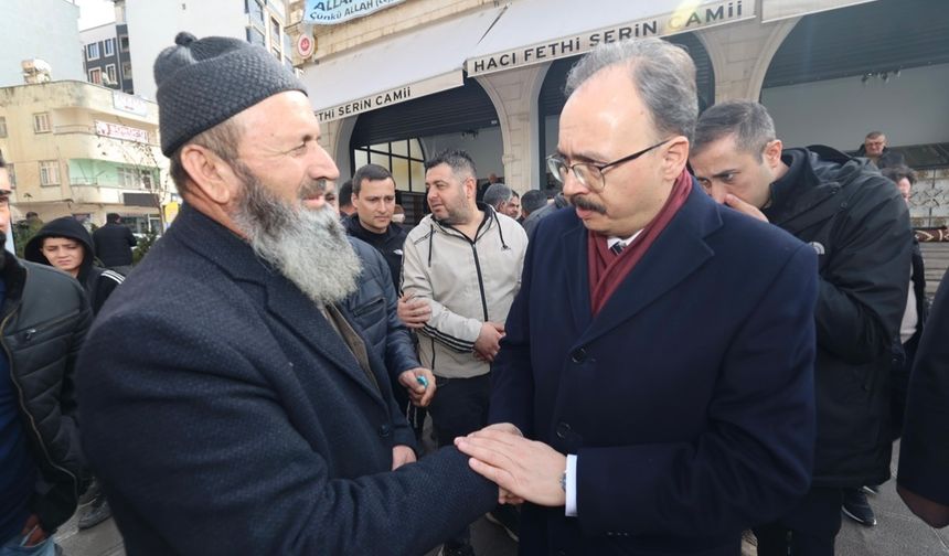 Vali Kızılkaya Cuma Namazı Sonrası Vatandaşları Dinledi