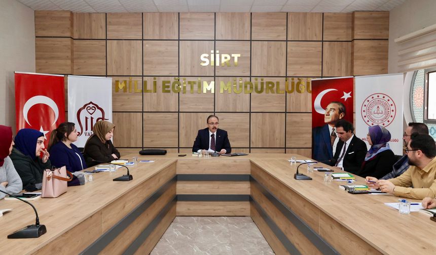 Vali Kızılkaya, Öğretmen Kitap Kulübü’nde Öğretmenlerle Buluştu