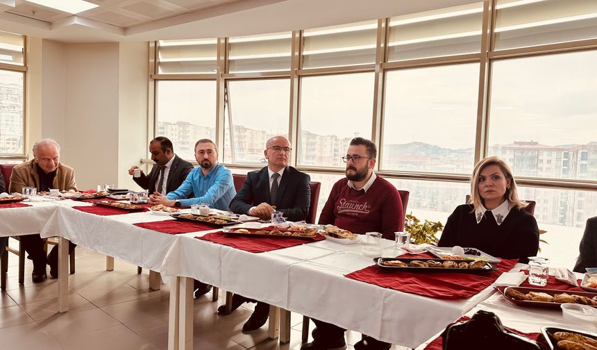 Siirt Eğitim ve Araştırma Hastanesi Başhekimi Prof. Dr. Servet Yolbaş Basınla Buluştu