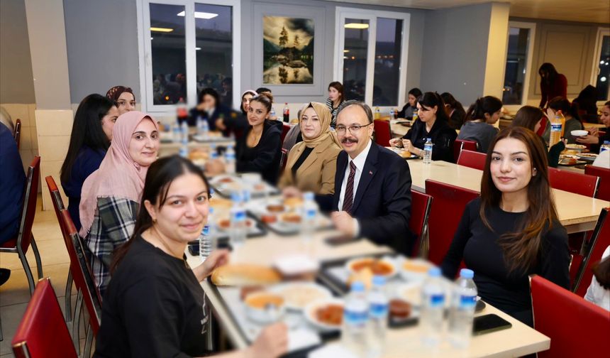 Vali Kızılkaya, Üniversiteli Gençlerle İftar Sofrasında Buluştu