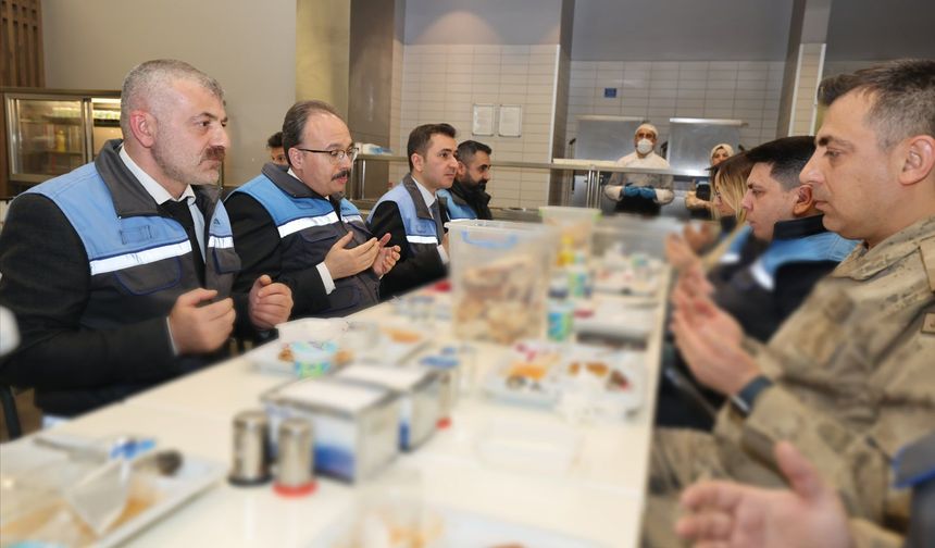 Vali Kızılkaya, Şirvan’da Madencilerle İftar Sofrasında Buluştu