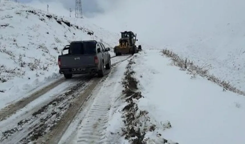 Kar Yağışı Pervari’de Köy Yollarını Ulaşıma Kapattı