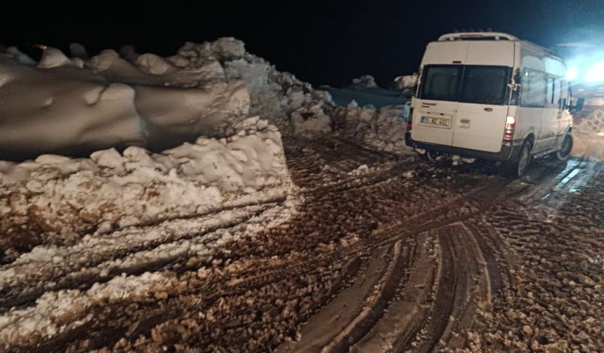 Siirt’te Kar ve Heyelan Alarmı: Mahsur Kalanlar Kurtarıldı, Yollar Açıldı