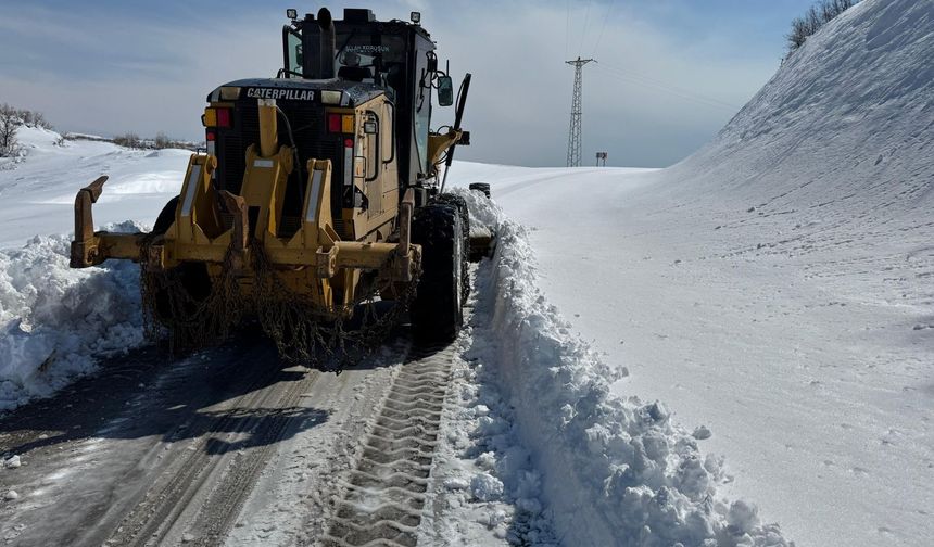 Siirt’te Karla Mücadele Sürüyor: Mahsur Kalan Vatandaşlar Kurtarıldı