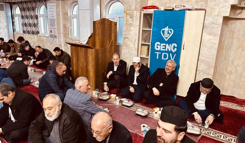Ensar Camii Diyanet Gençlik Merkezi İftarına Yoğun İlgi