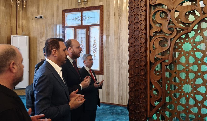 AK Parti Genel Başkan Yardımcısı Ahmet Büyükgümüş’ten Veysel Karani Türbesine Ziyaret