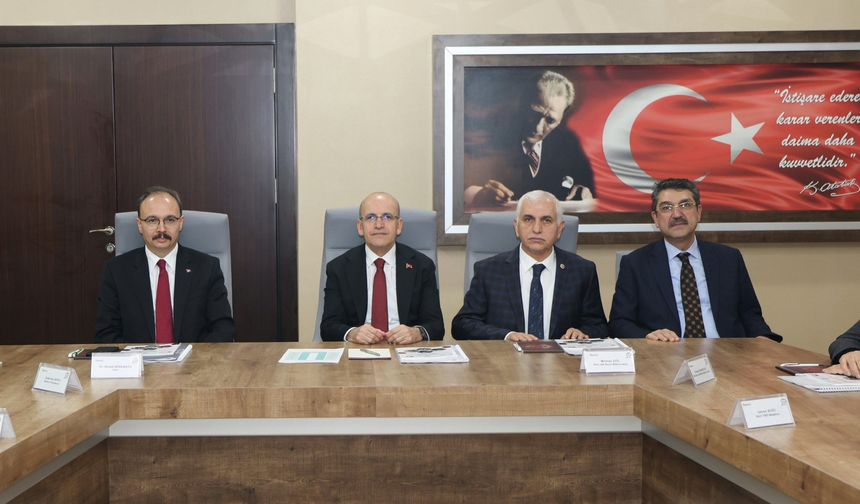 Mehmet Şimşek Siirt’te İş Dünyasıyla Buluştu