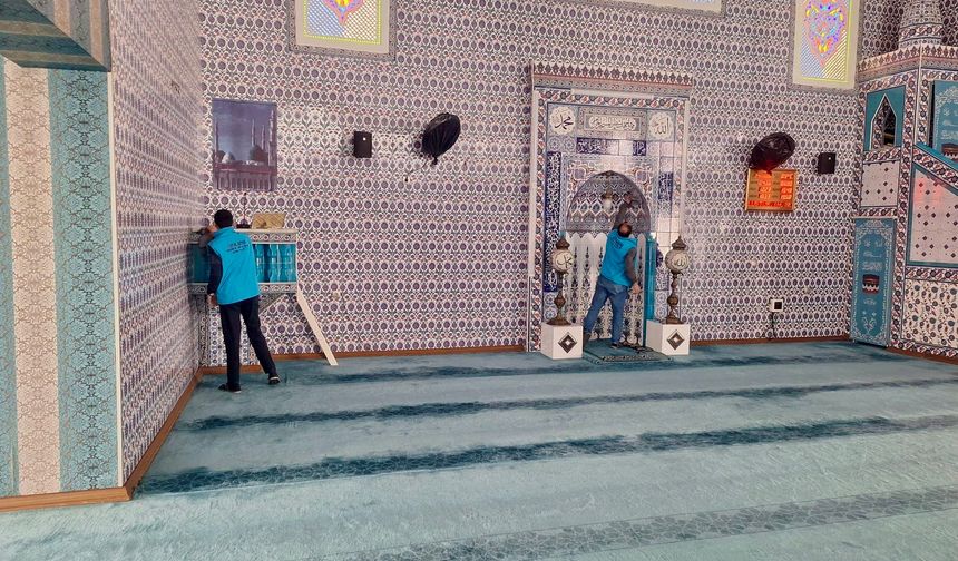 Siirt’te Camilerde Bahar Temizliği Başladı