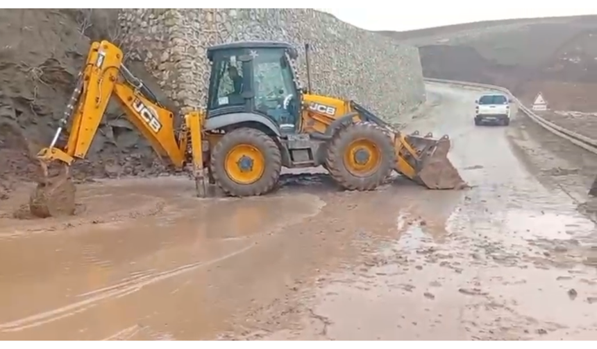 Siirt’te Kar ve Yağışlar Etkili Oldu, Ekipler Seferber Edildi