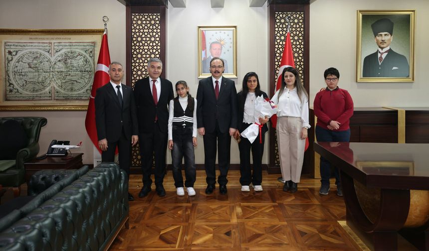 Vali Kızılkaya: “Kütüphaneler Bilginin En Değerli Adresidir”