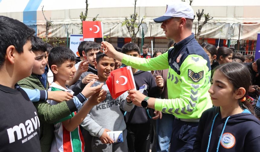 Siirt’te Jandarma Sahada: 10 Binden Fazla Öğrenciye Kritik Siber Güvenlik Eğitimi