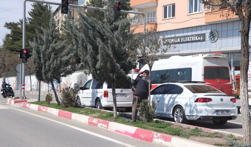 SİİRT’TE YEŞİL ALANLARDA BAHAR BAKIMI BAŞLADI