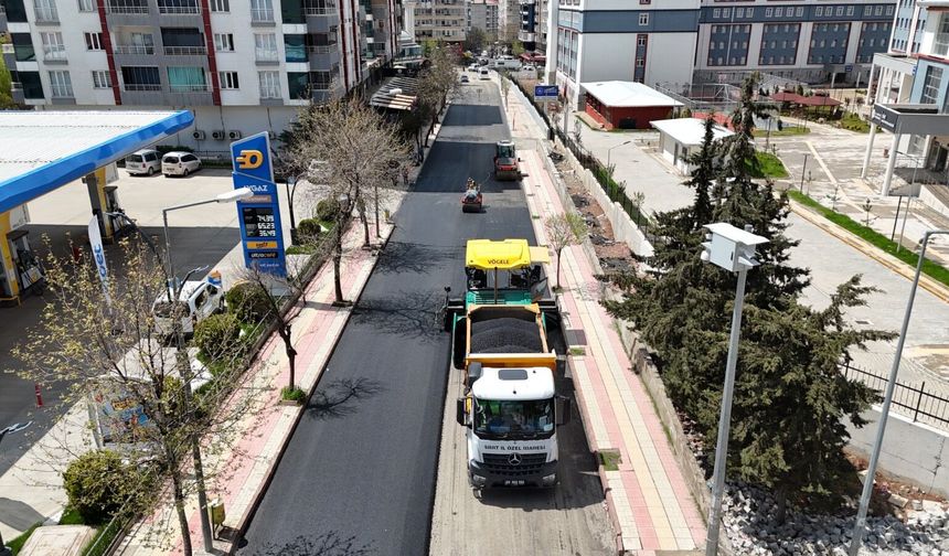 SİİRTTE HAVA ŞARTLARININ İYİLEŞMESİYLE ASFALT ÇALIŞMALARI YENİDEN BAŞLADI