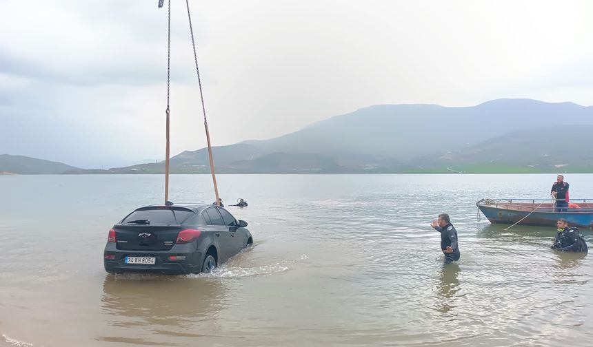 Siirt’te Otomobil Baraj Gölüne Düştü: Dalgıç Ekipler Aracı Çıkardı