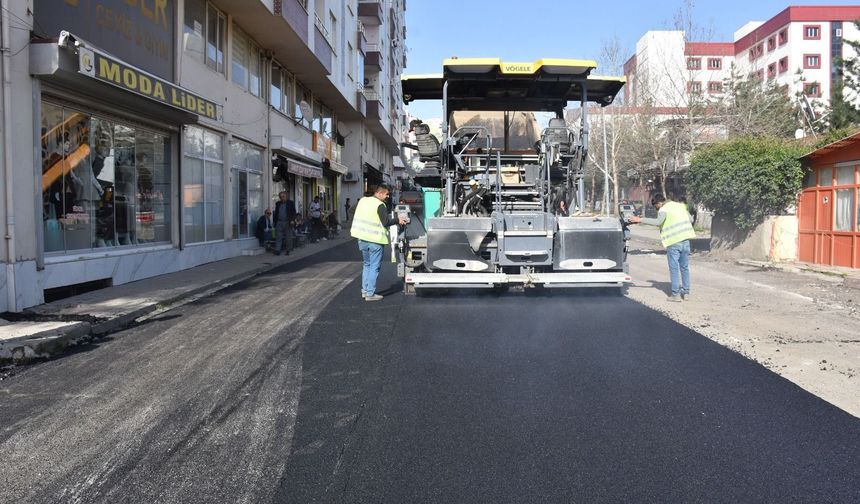 SİİRT’TE ASFALT ÇALIŞMALARI ARALIKSIZ SÜRÜYOR