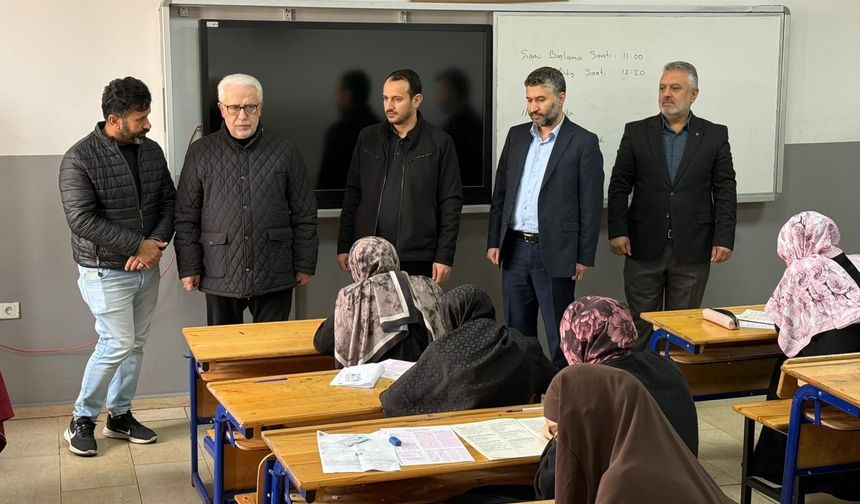 Siirtte Gençler Umre Yolunda Bilgiyle Yarıştı